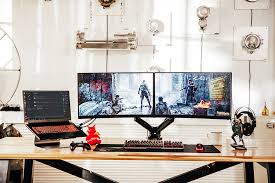 Quick tutorial on how to split the screen of a single monitor in half when using windows 7, 8 or 10 operating systems. Connect Your Laptop To Multiple Gaming Monitors