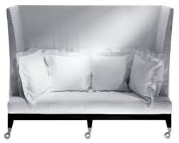 Helfen dabei, den schwung eines bestimmten lebens zu betonen raum, daher die notwendigkeit, nur die beste qualität zu wählen. Sofa Neoz Von Driade Holz Natur Made In Design