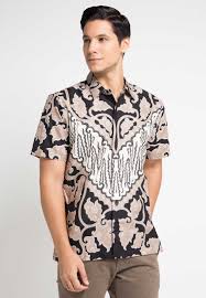 Dilengkapi dengan blazer panjang berwarna oranye akan membuat tampilan anda begitu eye catching dan fashionable. 30 Model Baju Batik Pria Gaul Kombinasi Polos Modern
