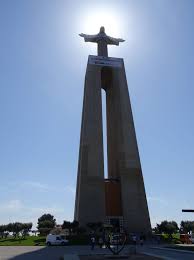 Die burg von lissabon, das castelo de são jorge wurde eins von den mauren gebaut und dann ab 1147 jahrhunderte lang als königsburg genutzt. Christus Statue Lissabon A K Weltenbummler