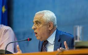 Ministrul agriculturii are în localitatea din mehedinţi o locuinţă, câteva anexe şi un teren care se întinde pe o suprafaţă de 1.000 de metri pătraţi. Exclusiv LuptÄƒ Pentru Pescari Sau Pentru Balta Familiei Petre Daea Romanii MÄƒnancÄƒ Azi Mai PuÈ›in PeÈ™te Decat Cormoranii Ministrul Agriculturii A Uitat SÄƒ SpunÄƒ CÄƒ Fiica Sa DeÈ›ine O FermÄƒ PiscicolÄƒ Cu