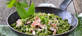 Gruene Low Carb Spaetzle Mit Schinkenrahm Rezepte Spatzle Spinatspatzle Rezept