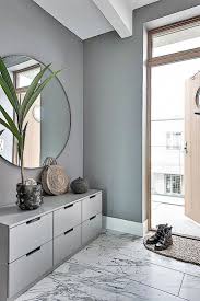 Foto av jan kansanen på mostphotos. Lilla Brogatan 8 Centrum Boras Fastighetsformedlingen For Dig Som Ska Byta Bostad Boras Bostad Brogat Home Interior Design Grey Hallway Small Hallways