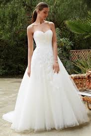 Bt16 24 Sposabella Bridal Gowns Durban A Corded Lace And Chantilly Lace Bodice Finds Its Perfect Accen Wedding Dresses Enzoani Wedding Dresses Bridal Dresses