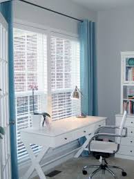 Les Stores Venitiens En 50 Photos Store Venitien Chaise De Bureau Blanche Store Bois