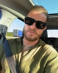 Damian Gage's Instagram, Twitter & Facebook