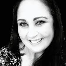 Linda Roos's Instagram, Twitter & Facebook