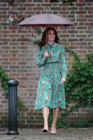 Duchess Of Cambridge Pays Tribute To Princess Diana In Prada Kate Middleton Dress Shop Casual Dresses Dresses