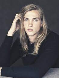 Im Not Sure Who This Guy Is But Lordy Hes Beautiful Long Hair Styles Men Long Hair Styles Boys Long Hairstyles