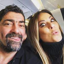 Χαµογελά ξανά ο μιχάλης ιατρόπουλος, αφού αρκετό καιρό µετά τον χωρισµό του από την τραγουδίστρια μαρία εγγλέζου, µε την οποία συµπορεύτηκαν 10 χρόνια, ο ηθοποι O Mixalhs Iatropoylos Einai Full In Love Des Thn Entypwsiakh Syntrofo Toy Pics