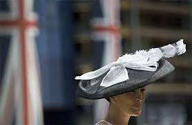 Photos Quirky Hats Rule At Uk S Genteel Royal Ascot Royal Ascot Ascot Hats White Sneaker
