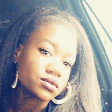 Kelly Bee's Instagram, Twitter & Facebook