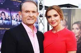 Через год у пары родилась дочь дарья. Zhena Medvedchuka Oksana Marchenko Sejchas Nahoditsya V Strane Es Smi Unian