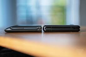 Easily increase available ram and cpu. Motorola Razr 2020 Review 5g A Better Hinge And A Very High Price The Verge