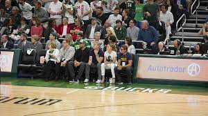 Huge Crowd Including Rodgers Yelich Cheer On Bucks Thousands Pack Deer District Slideshow Milwaukee Business Journal