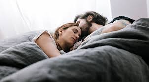 هل ممارسة العلاقة الحميمة مرة واحدة شهريا بين الزوجين أمر طبيعي فوشيا