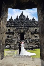 Dipati ukur 4/41 cicalengka bandung 081322677606. 17 Foto Prewedding Unik Outdoor Polisi Hijab Di Candi Plaosan Prawedding Bela Eky Gaun Putih Gaun Perkawinan