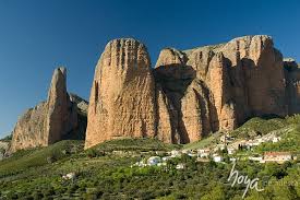 Jun 23, 2021 · el camping armalygar y el hotel agua de los mallos, junto con la plaza ramón y cajal de murillo de gállego y varios espacios de la localidad al pie de los mallos de riglos, son los escenarios. Die Mallos De Riglos