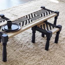 L Ensemble Banc Et 2 Tabourets Gigognes Indira Style Ethnique Chic Avec Son Motif Ikat Noir Et Ecru Et Tressage Artisa Banc Salle A Manger Deco Etnique Meuble
