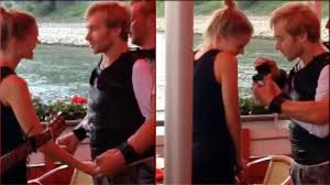 D as schauspielerpaar samuel koch und sarah elena timpe hat geheiratet. Ohne Rollstuhl Hier Macht Samuel Koch Seiner Sarah Den Heiratsantrag Leute Bild De