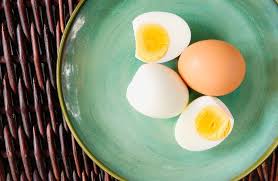 Comment Cuire Des Oeufs Durs En 2020 Comment Cuire Des Oeufs Cuire Un Oeuf Oeufs Durs