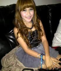 Hal tersebut sontak membuat penampilan abdul rozak dibandingkan dengan sang anak ayu ting ting. Ayu Ting Ting Ayu Ting Tingg Twitter