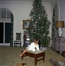 Jfk S Last Christmas Photos Offer A Look At The 35th President S 1962 Holiday With His Family In 2020 John Kennedy Jr Kennedy Jr John Kennedy