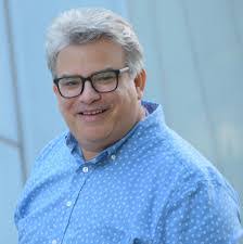 Dorian Holliday's Instagram, Twitter & Facebook