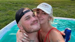 Read the messages Zach Bryan sent a woman he met