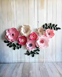 Fiore Di Carta In Diverse Tonalita Di Rosa Piccola Ragazza Camera Muro Fiore Decor Compleanno Par Decorazioni Floreali Fiori Parete Sfondo Con Fiori Di Carta