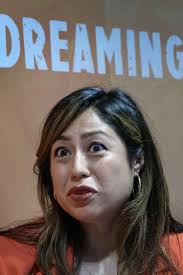 El libro de una líder migrante empodera a indocumentados ante el clima de  "terror" en EEUU