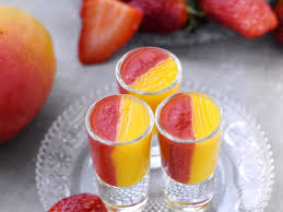 Shot Fraises Mangue Recette En 2020 Mangue Mousse Fruit Recettes De Cuisine