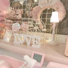 いいね 2 262件 コメント1件 nana love pink nana のinstagramアカウント 出窓の上 ランプと観覧車 loveの置物は ダイソーのものです study room decor pink aesthetic stationery