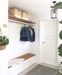 6 Praktische Ikea Hacks Fur Den Flur Den Flur Flurdekoration Fur Ikeahacks Praktische In 2020 Ikea Hallway Decorating Entryway Decor