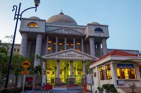 Dengan kemajuan yang sangat pesat membuat kuala lumpur menjadi salah satu destinasi wisata ternyata, kuala lumpur bukan hanya menara kembar petronas, karena masih ada banyak sekali tempat wisata di kuala lumpur yang menarik. Malaysia Fail Permohonan Beku Sita As 340 Juta Milik 1mdb Di Uk Beritabenar