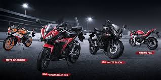 For every litre of fuel you put in the 150r will make you smile for around 42 kms. 6 Harga Honda Cbr150r Terbaru Cash Dan Kredit Semua Varian November 2020 Otosia Com