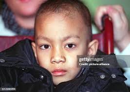 53 Schaut In Kamera Stock Photos, High-Res Pictures, and Images