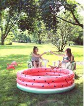 Minnidip Der Erste Aufblasbare Designerpool Aufblasbarer Pool Mit Wassermelone Foto Design Designer Designs Designlife In 2020 Inflatable Pool Kiddie Pool Pool