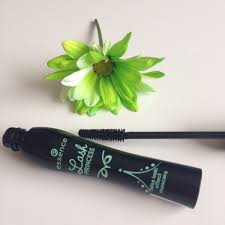 I swatch each shade in multiple ways (because a single swatch doesn't always tell the entire story!), & i test each shadow out on my actual eye. Lash Princess By Essence Cosmetics Bestdayblogger