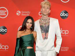 Machine gun kelly performs emotional song 'lonely' during snl debut as musical guest. Amas Megan Fox And Machine Gun Kelly Wore Unique Red Carpet Outfits