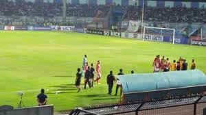 Untuk sepak bola di lapangan: Ukuran Lapangan Bola Dan Teknik Dasar Permainan Sepak Bola Tribun Padang