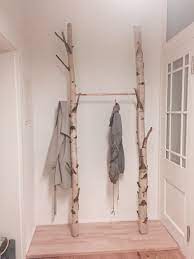 Da unsere kinder größer werden, war es an der zeit die kleinkindgarderobe auszutauschen, die wir vor etlichen jahren aufgehängt hatten. Neue Diy Birken Garderobe Garderobe Selber Bauen Garderobe Selber Machen Wohnung