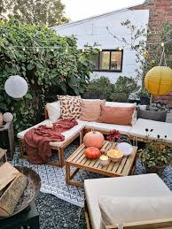 Herbst Im Garten Terrasse Hinterhof Innenhof In 2020 Aussenwohnbereiche Aussenmobel Haus Deko