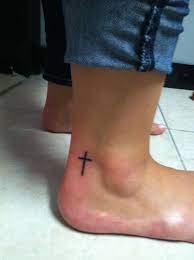Slanting curves go from the side to the bottom of the cross, ending in smaller curves then embellished by little dots on each side. Pin On His Love Lives
