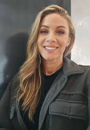 Arielle Paige's Instagram, Twitter & Facebook