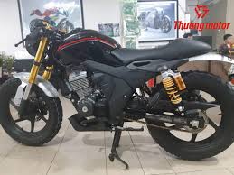 Ambil saja varian termurahnya yang berpelek baja, anda pun bisa menggunakan rangka, mesin dan lampu depannya untuk membuat scrambler atau café racer yang keren. Honda Cb150 Verza Versi Cafe Racer Hadir Di Vietnam Suspensi Upside Down Dan Lampu Bula Led Warungasep