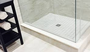 Son una buena opción para no gastar mucho dinero, de ahí que sean los para un buen mantenimiento de su ducha o plato de ducha de obra. á… Inconvenientes De Los Platos De Obra The Bath Blog Decoracion De Banos