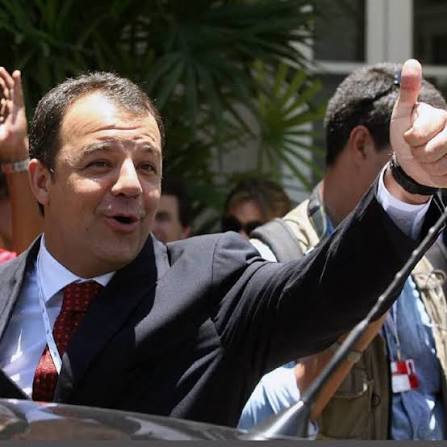 Reinaldo - https://noticias.uol.com.br/colunas/reinaldo-azevedo/2020/02/07/cabral-nunca-os-bandidos-mandaram-tanto-no-brasil-como-na-era-das-delacoes.htm O ministro Edson Fachin, do Supremo, acaba de botar a sua assinatura naquilo que é uma das ...