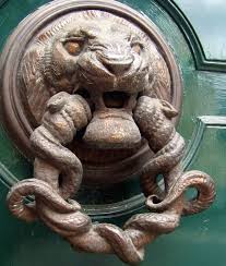 не лает не кусает а в дом не пускает Pin On Heurtoir De Porte