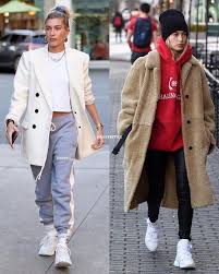 She probably put this outfit together in two seconds which just shows us that getting dressed doesn't require a lot of thought. Hailey Bieber Style On Instagram Hailey Bieber X Winter Outfits Tomboy Style Winter Style Celebrity Winter Style
